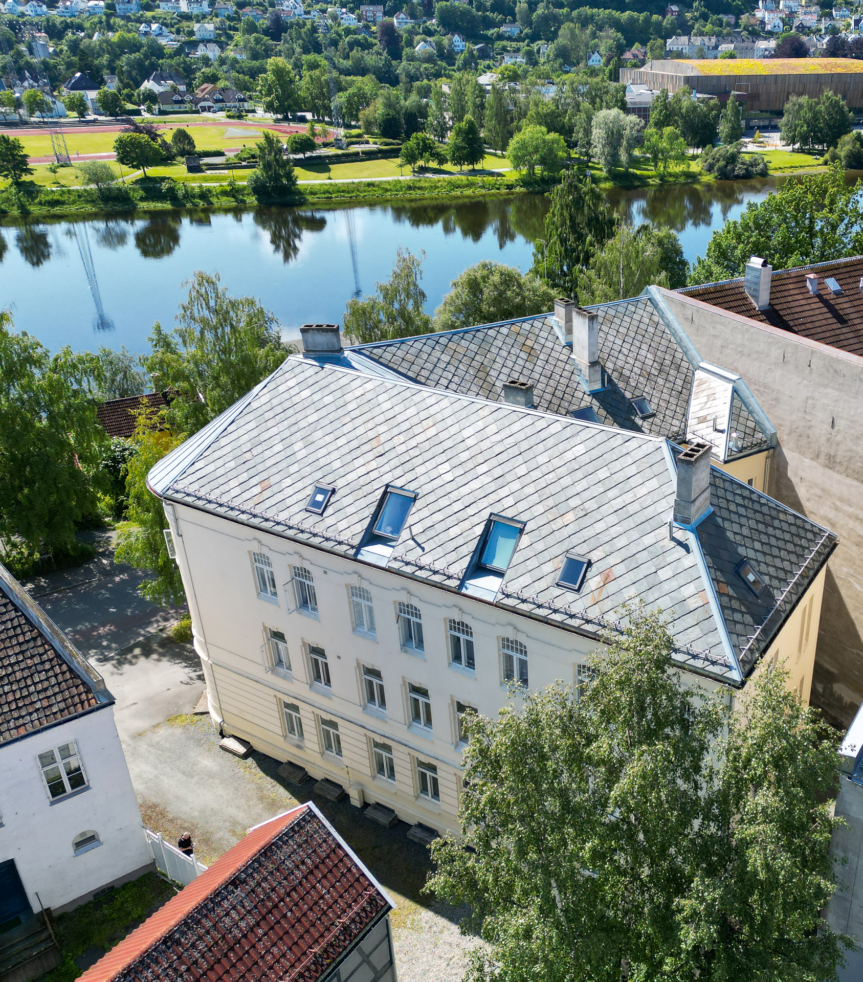 7 av 9: 
